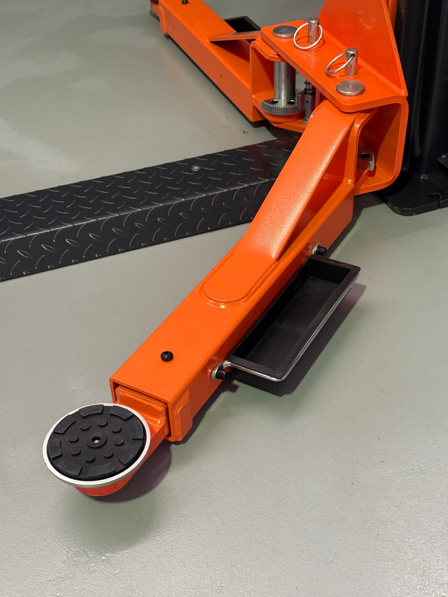 Snaptech Raptor 4.0T Two Post Lift ( With Base)