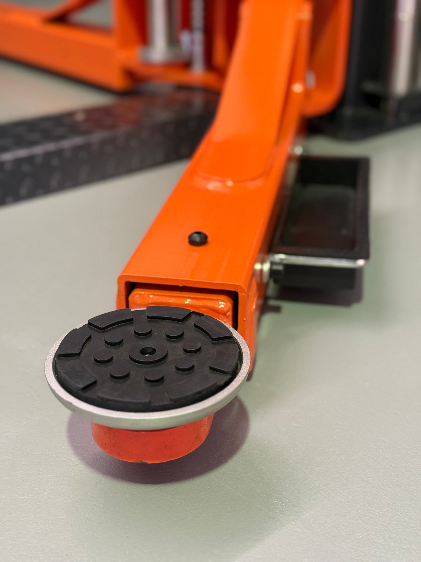 Snaptech Raptor 4.0T Two Post Lift ( With Base)