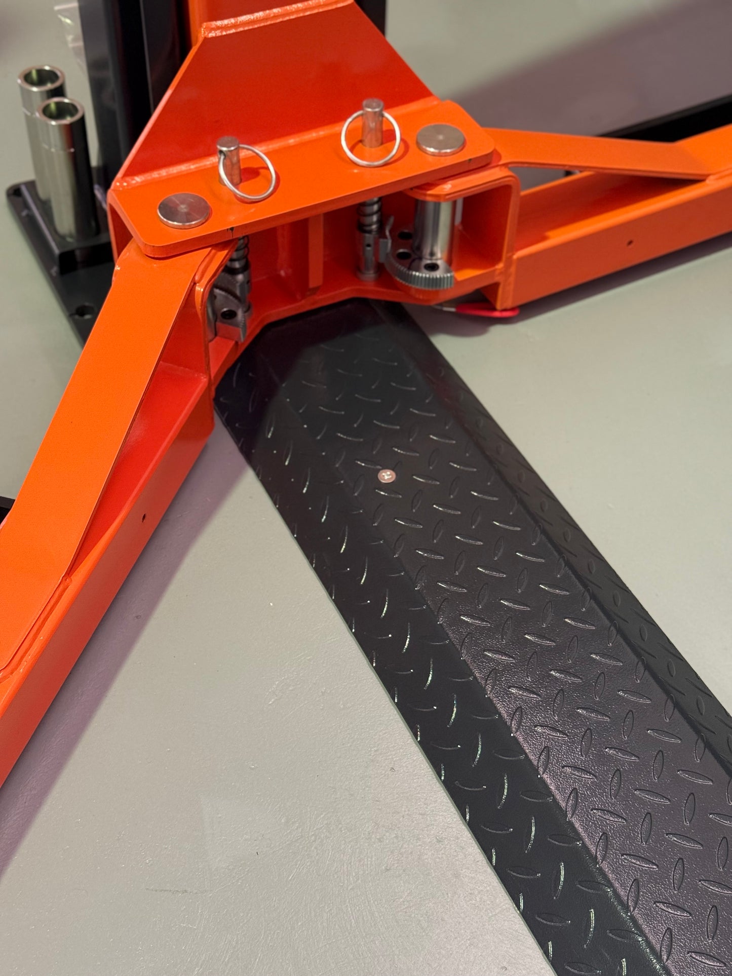 Snaptech Raptor 4.0T Two Post Lift ( With Base)