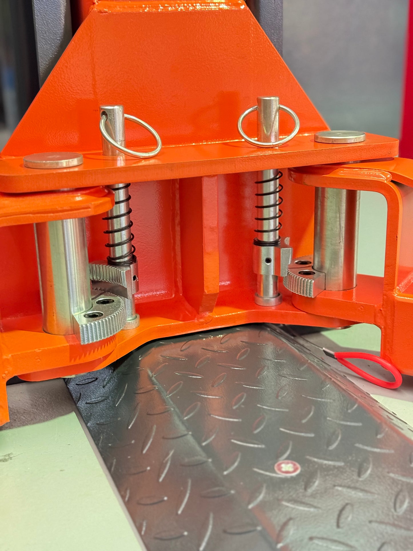 Snaptech Raptor 4.0T Two Post Lift ( With Base)